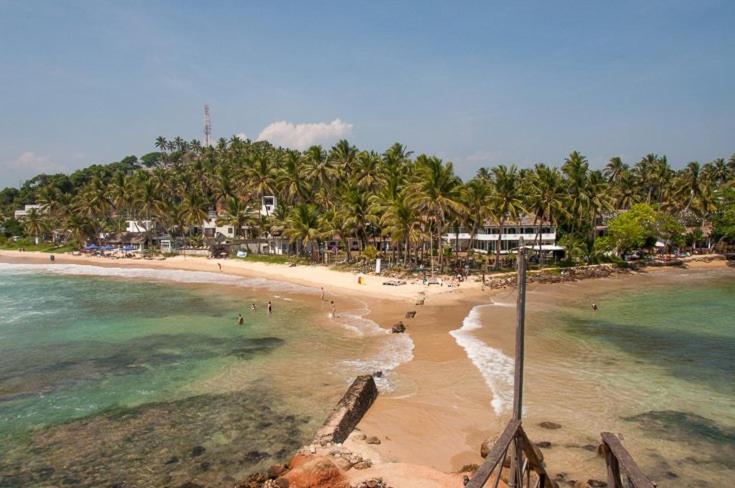 Thevindu Guest & Redmud Resturent Banduramulla ภายนอก รูปภาพ