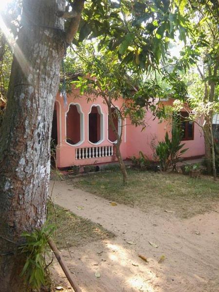 Thevindu Guest & Redmud Resturent Banduramulla ภายนอก รูปภาพ