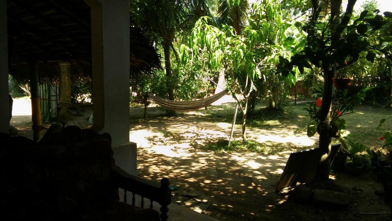 Thevindu Guest & Redmud Resturent Banduramulla ภายนอก รูปภาพ